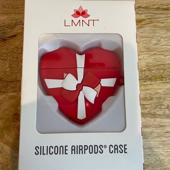 New lmnt HEART SHAPED GIFT SILICONE AIRPODS CASE NWT - Picture 1 of 3